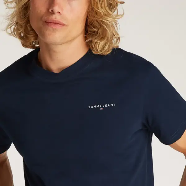 Tommy Hilfiger - Ανδρικό T-shirt Tjm Slim Linear Chest Ss Tee Ext DM0DM21188-C1G Μπλε Ναυτικό DM0DM21188-C1G