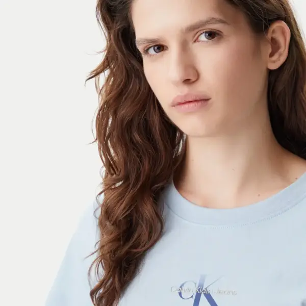 Calvin Klein - Γυναικείο T-Shirt Gradient Monologo slim Fit J20J225252-CUI Γαλάζιο J20J225252-CUI