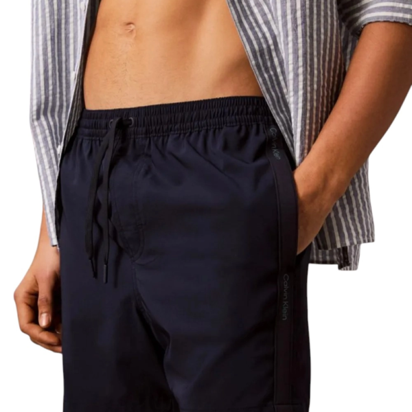 Calvin Klein - Ανδρικό Μαγιό Σορτς Core Solid LV00N61002-0PP Μπλε Σκούρο LV00N61002-0PP