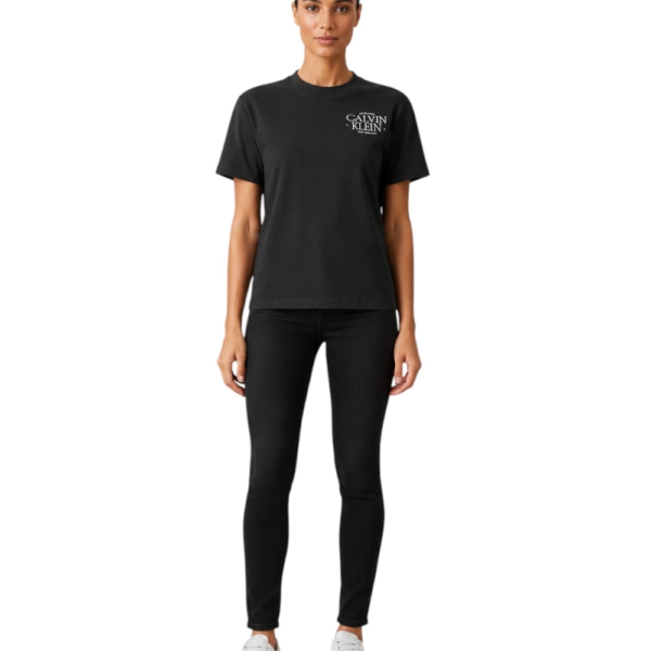 Calvin Klein - Γυναικείο T-Shirt Classic Left Chest Graphic LV047G836G-UB1 Μαύρο LV047G836G-UB1