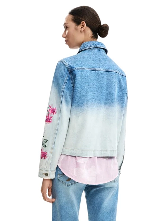 Desigual – Γυναικείο Τζιν Μπουφάν Dakota 26SWED16-5053 Μπλε (3) Desigual - Γυναικείο Τζιν Μπουφάν Dakota 26SWED16-5053 Μπλε 26SWED16-5053