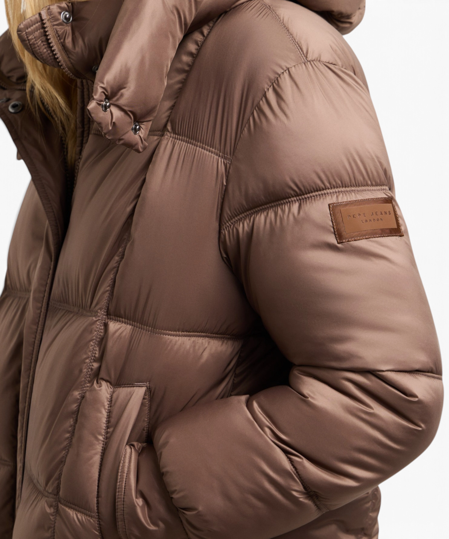 Pepe Jeans – Γυναικείο Αδιάβροχο Κοντό Puffer Μπουφάν Essentials Lauren PL4024541-875 Καφέ (4) Pepe Jeans - Γυναικείο Αδιάβροχο Κοντό Puffer Μπουφάν Essentials Lauren PL4024541-875 Καφέ PL4024541-875