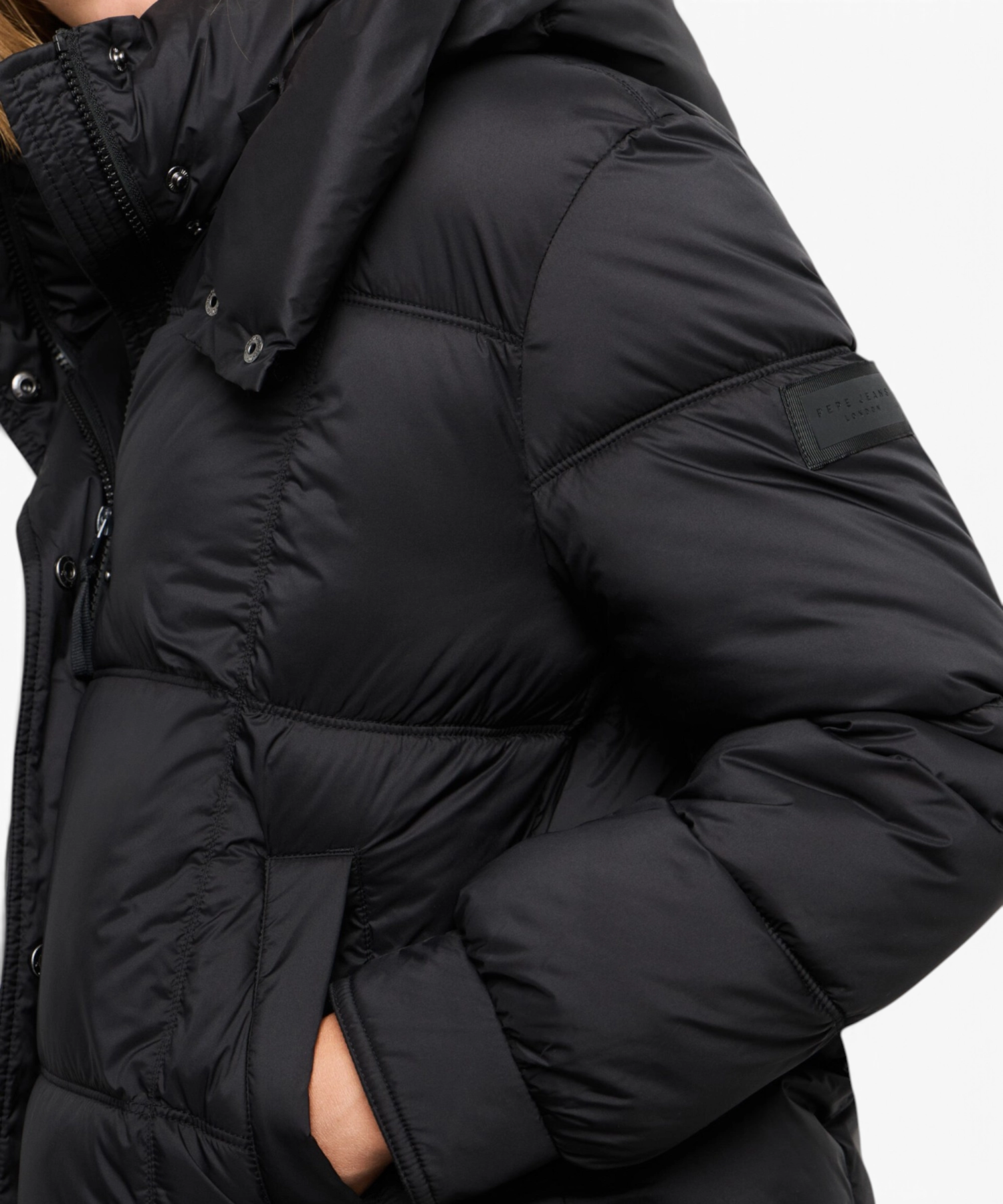 Pepe Jeans – Γυναικείο Αδιάβροχο Κοντό Puffer Μπουφάν Essentials Lauren PL4024541-999 Μαύρο (4) Pepe Jeans - Γυναικείο Αδιάβροχο Κοντό Puffer Μπουφάν Essentials Lauren PL4024541-999 Μαύρο PL4024541-999