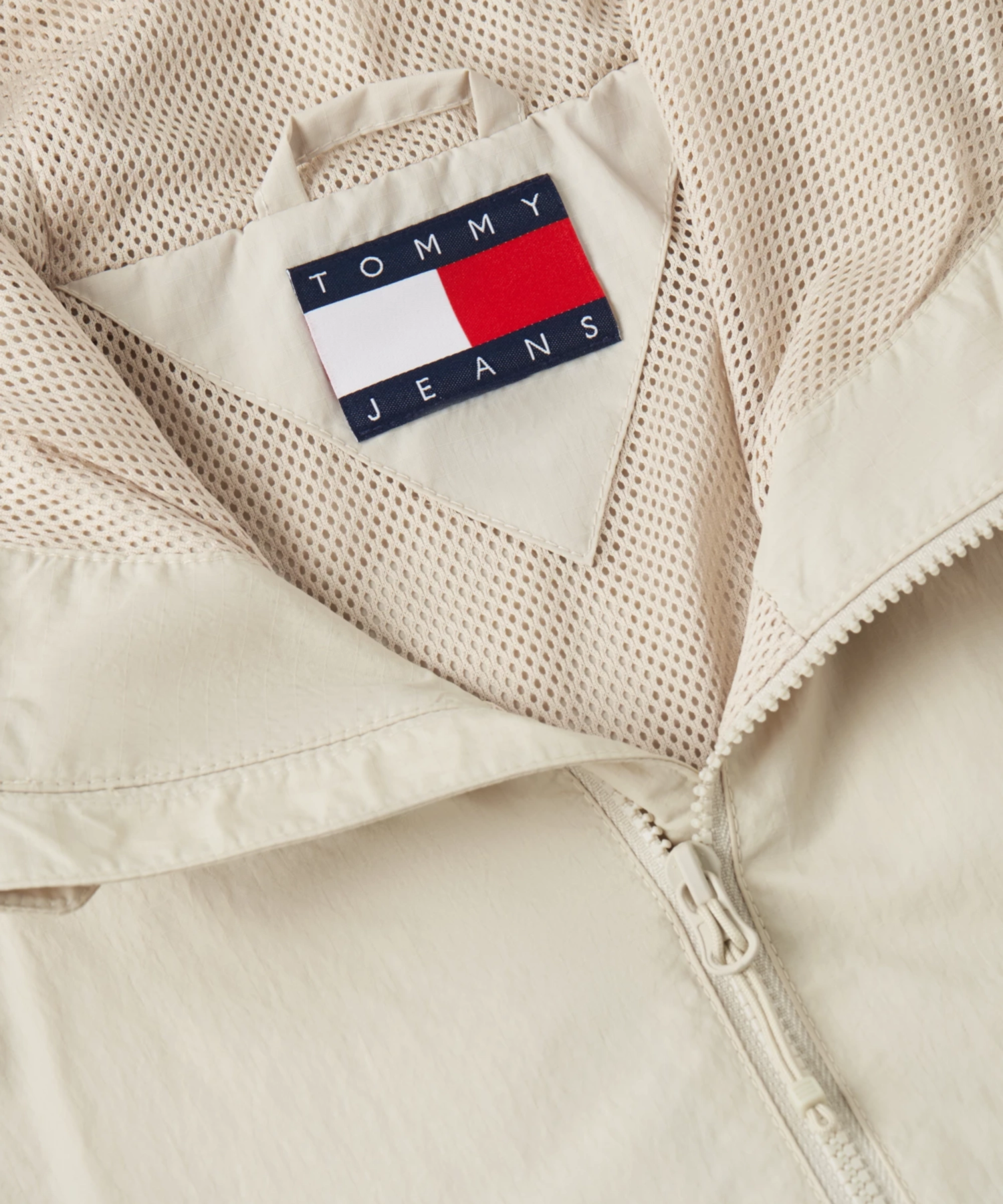 Tommy Hilfiger – Ανδρικό Αντιανεμικό Μεταβατικό Μπουφάν Chicago Packable Ripstop Relaxed Fit DM0DM23223-ACI Μπεζ (6) Tommy Hilfiger - Ανδρικό Αντιανεμικό Μεταβατικό Μπουφάν Chicago Packable Ripstop Relaxed Fit DM0DM23223-ACI Μπεζ DM0DM23223-ACI